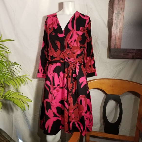 Like New! Taylor Wrap Top Fit & Flare Dress - Picture 9 of 10